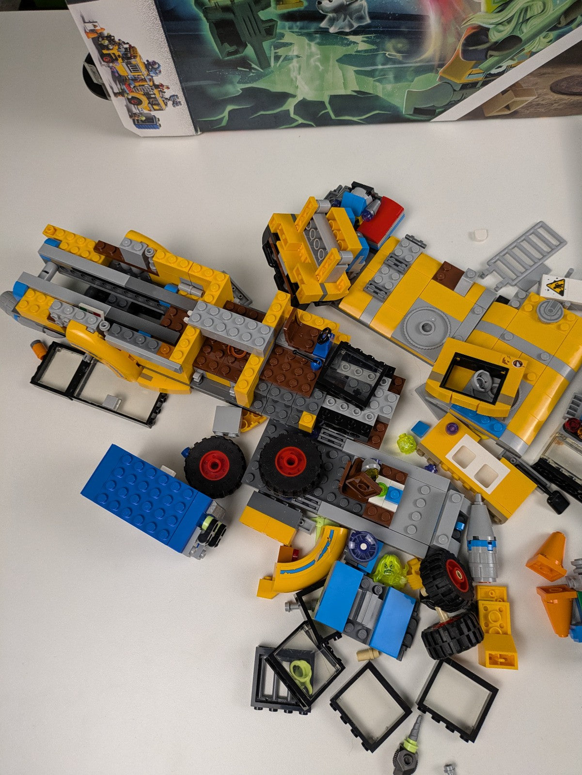 Lego Hidden Side: Paranormal Intercept Bus 3000 Set 70423 - Incomplete Set