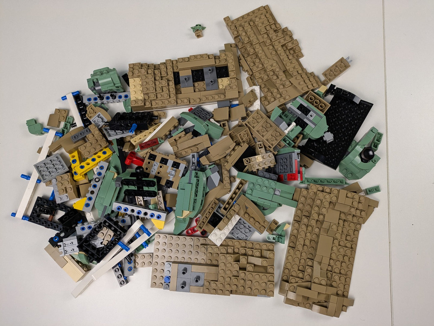 Lego Star Wars: The Mandalorian: The Child Set 75318 - Complete Set