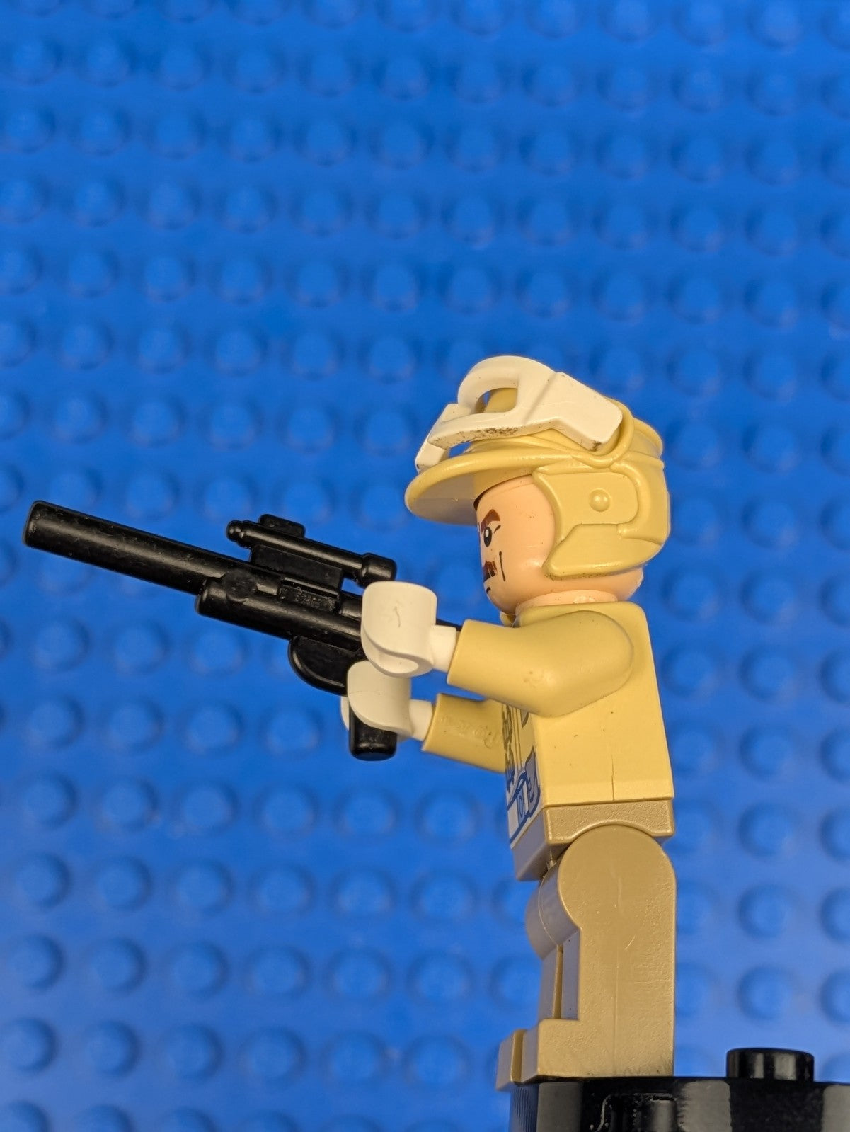 Lego Star Wars: Hoth Rebel Trooper Tan Uniform (Moustache) sw0425 Set 9509