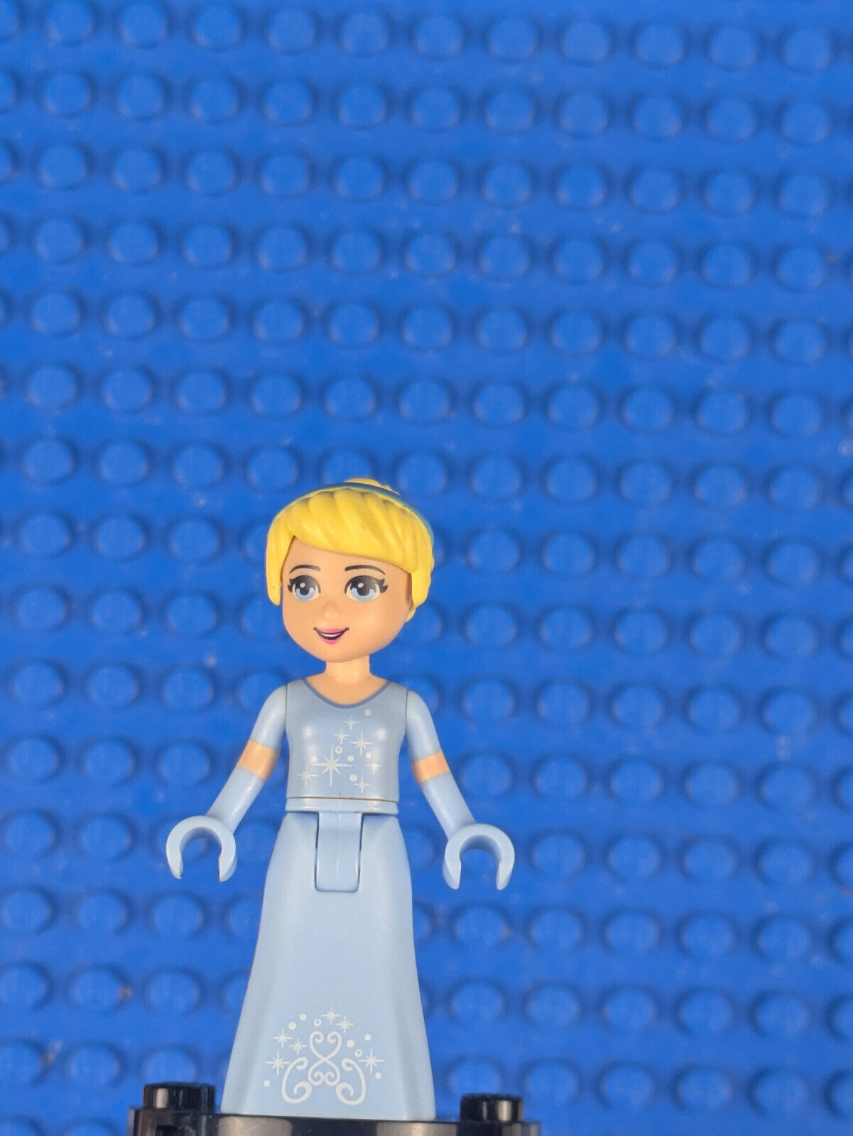 Lego Disney: Cinderella: Cinderella - Two-Colored Dress dp008 Set 4105 Collector's Kingdom Lego Disney: Cinderella: Cinderella - Two-Colored Dress dp008 Set 4105 Collector's Kingdom