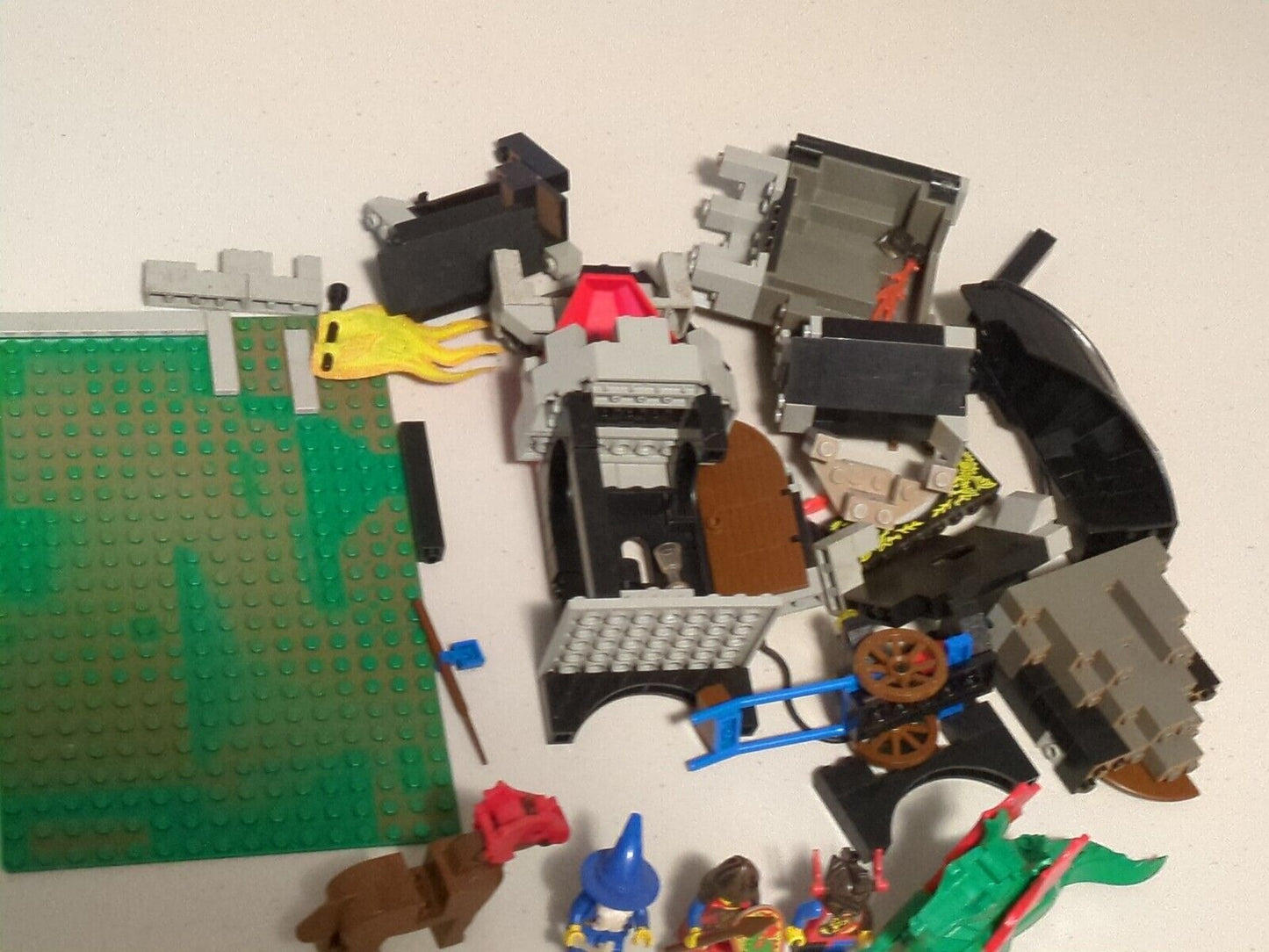 Lego Castle: Dragon Knights: Majisto's Tower 1906 Vintage Set