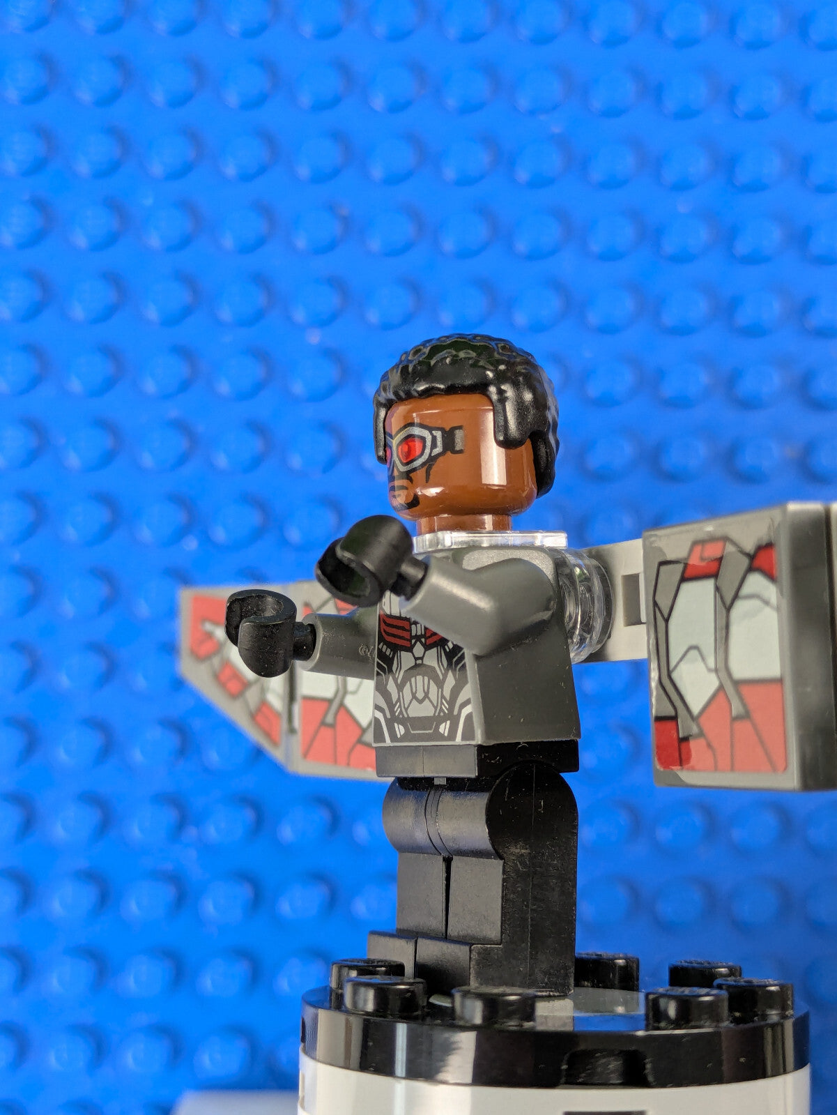 Lego Super Heroes: Infinity War: Falcon - Dark Bluish Gray sh0503 Set 76104