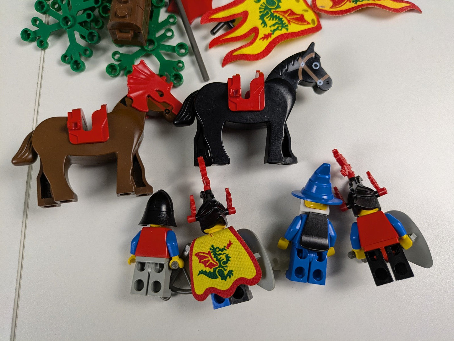 Lego Castle: Dragon Knights: Dark Dragon's Den Set 6076 - w/ Instructions
