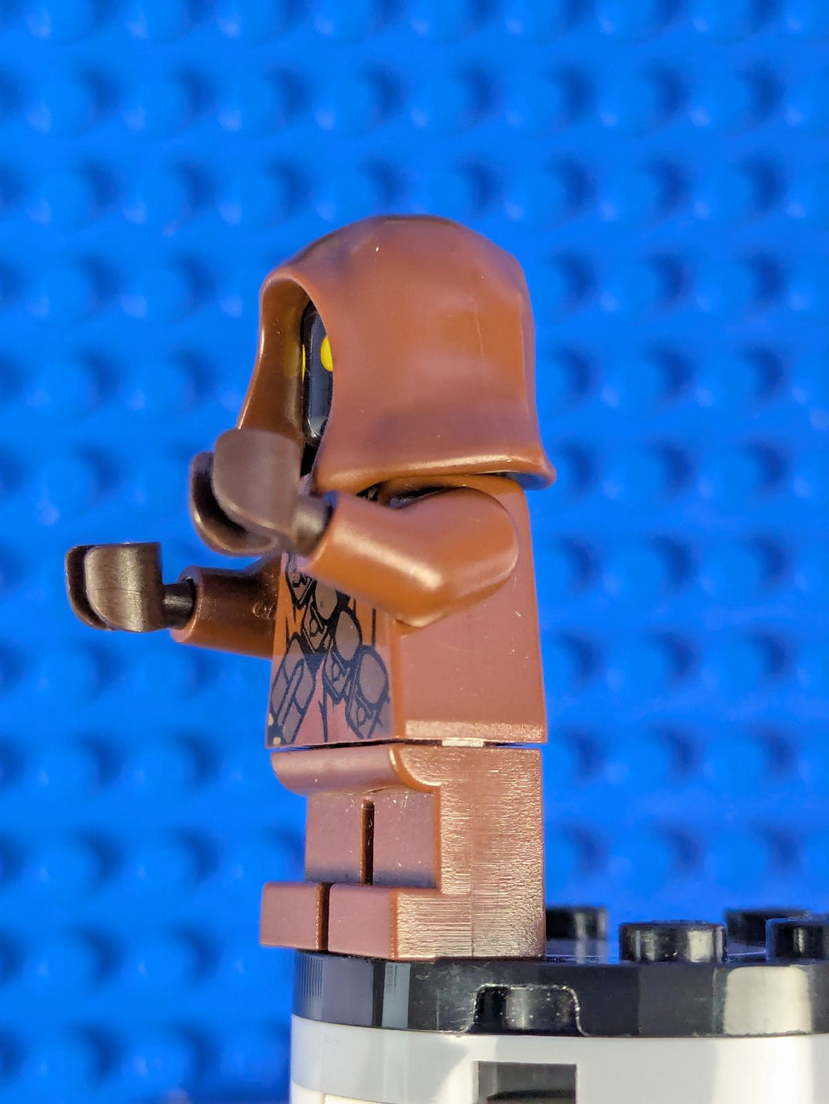 Lego Star Wars: Episode 4-6: Jawa with Gold Badge sw0590 Sets 75059, 75136