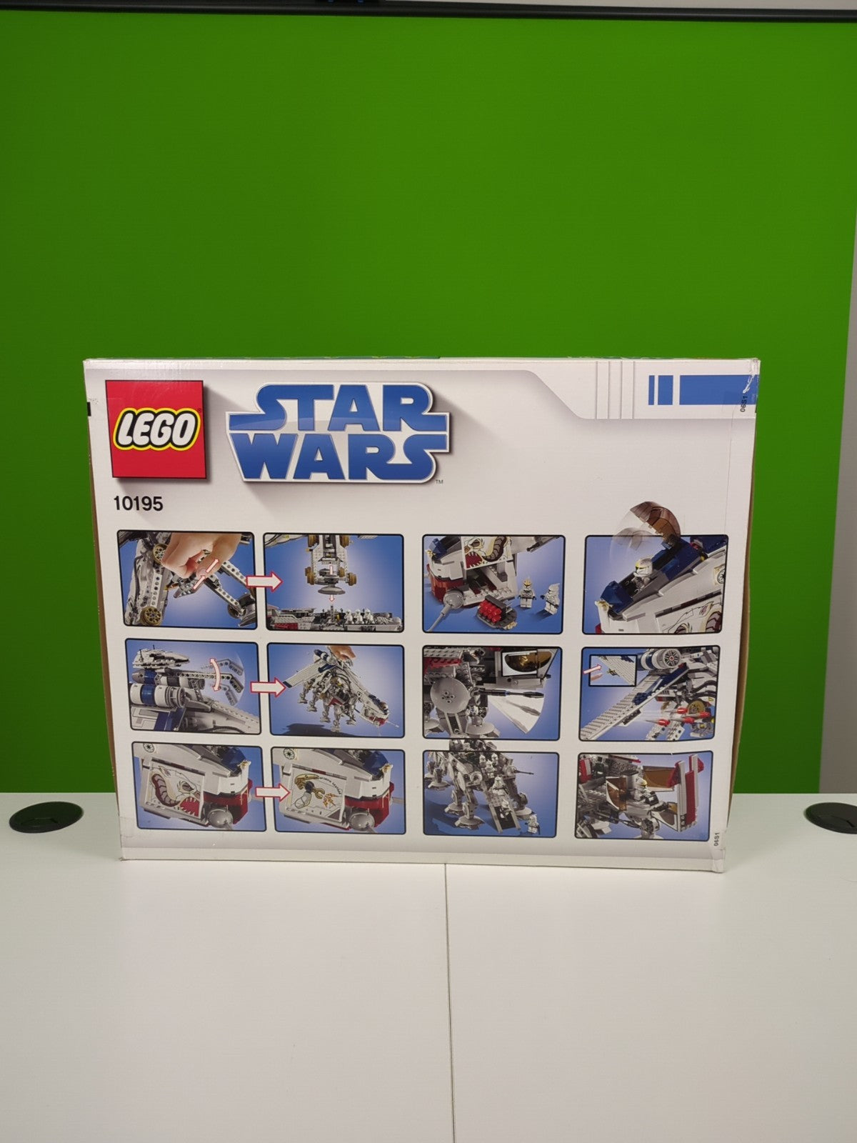 Lego Star Wars: The Clone Wars: Republic Dropship with AT-OT 10195 - BRAND NEW