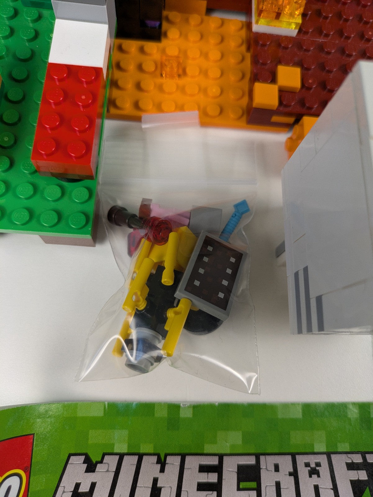 Lego Minecraft: The Nether Portal Set 21143 - w/ Instructions