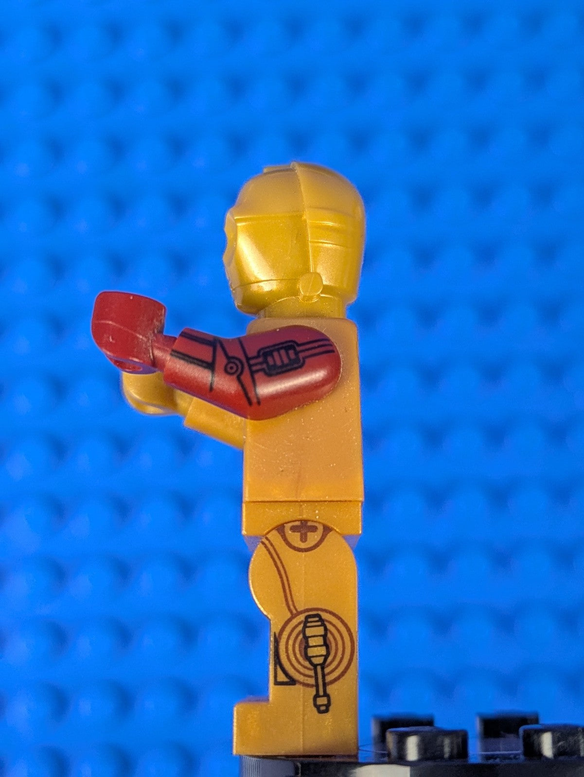 Lego Star Wars: Episode 7: C-3PO - Dark Red Arm sw0653 Set 5002948