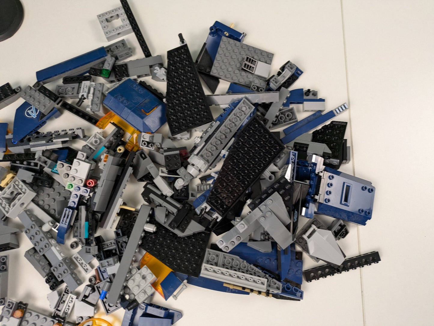 Lego Super Heroes: Endgame: Avengers Ultimate Quinjet Set 76126 - Complete Set