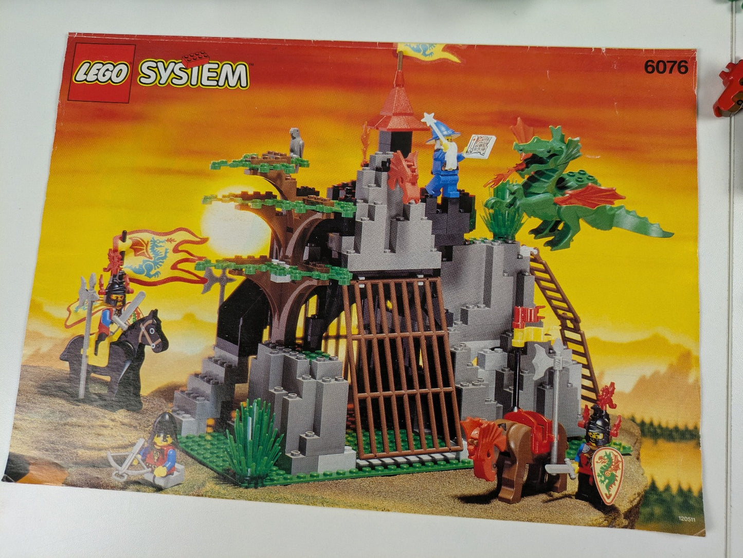Lego Castle: Dragon Knights: Dark Dragon's Den Set 6076 - w/ Instructions