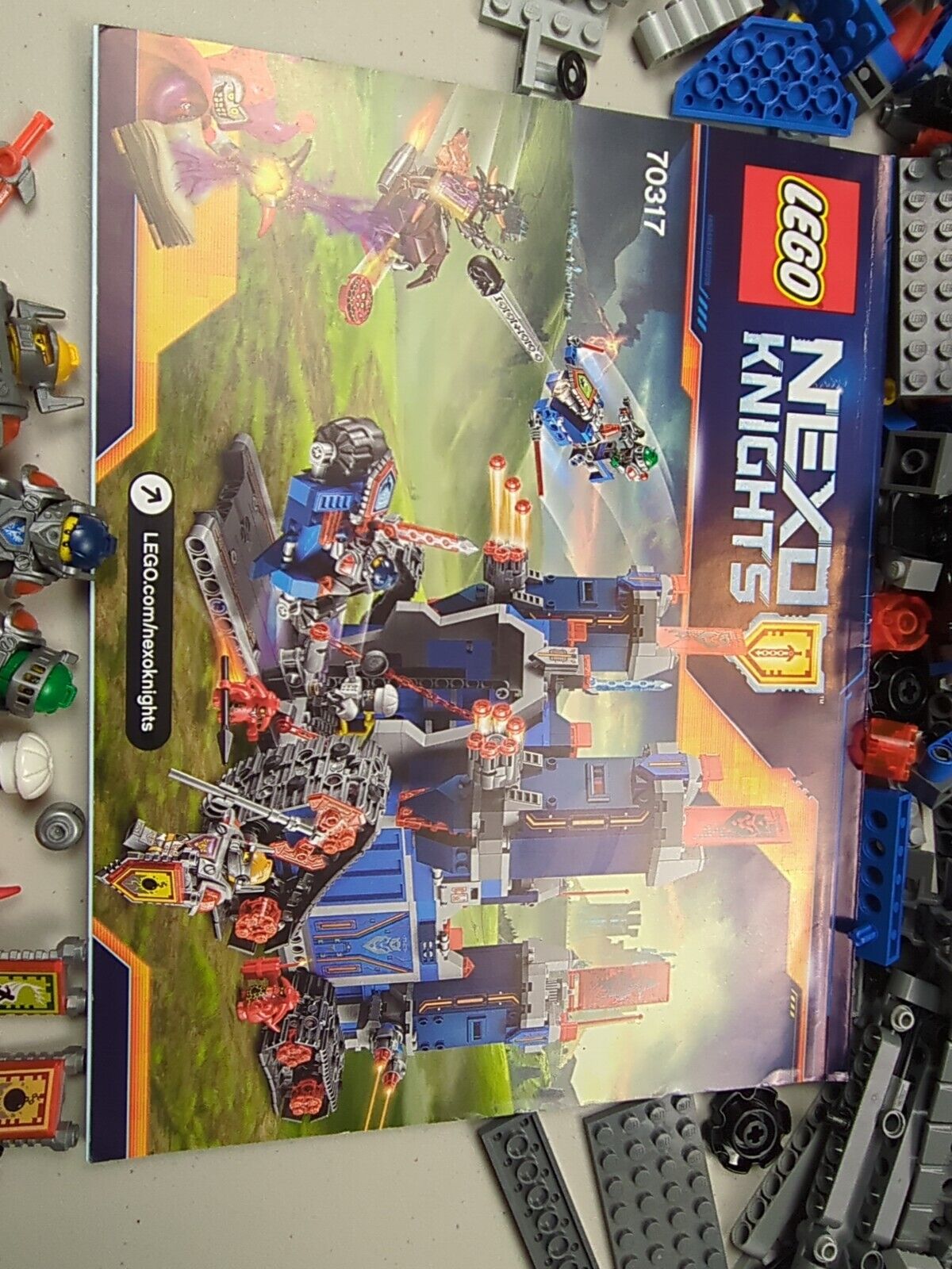 Lego NEXO KNIGHTS: The Fortrex Set 70317 w/ Instructions