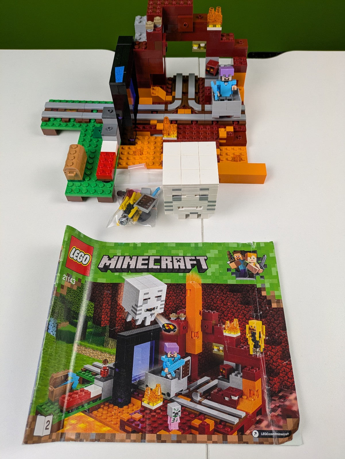 Lego Minecraft: The Nether Portal Set 21143 - w/ Instructions