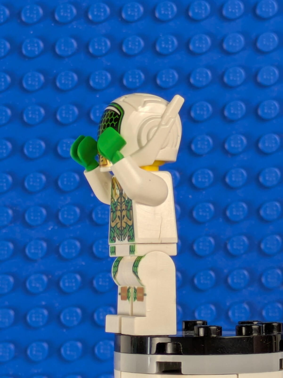 Lego Monkie Kid: Season 2 Shadow: Monkie Kid (MK) with Helmet mk042 Set 80028