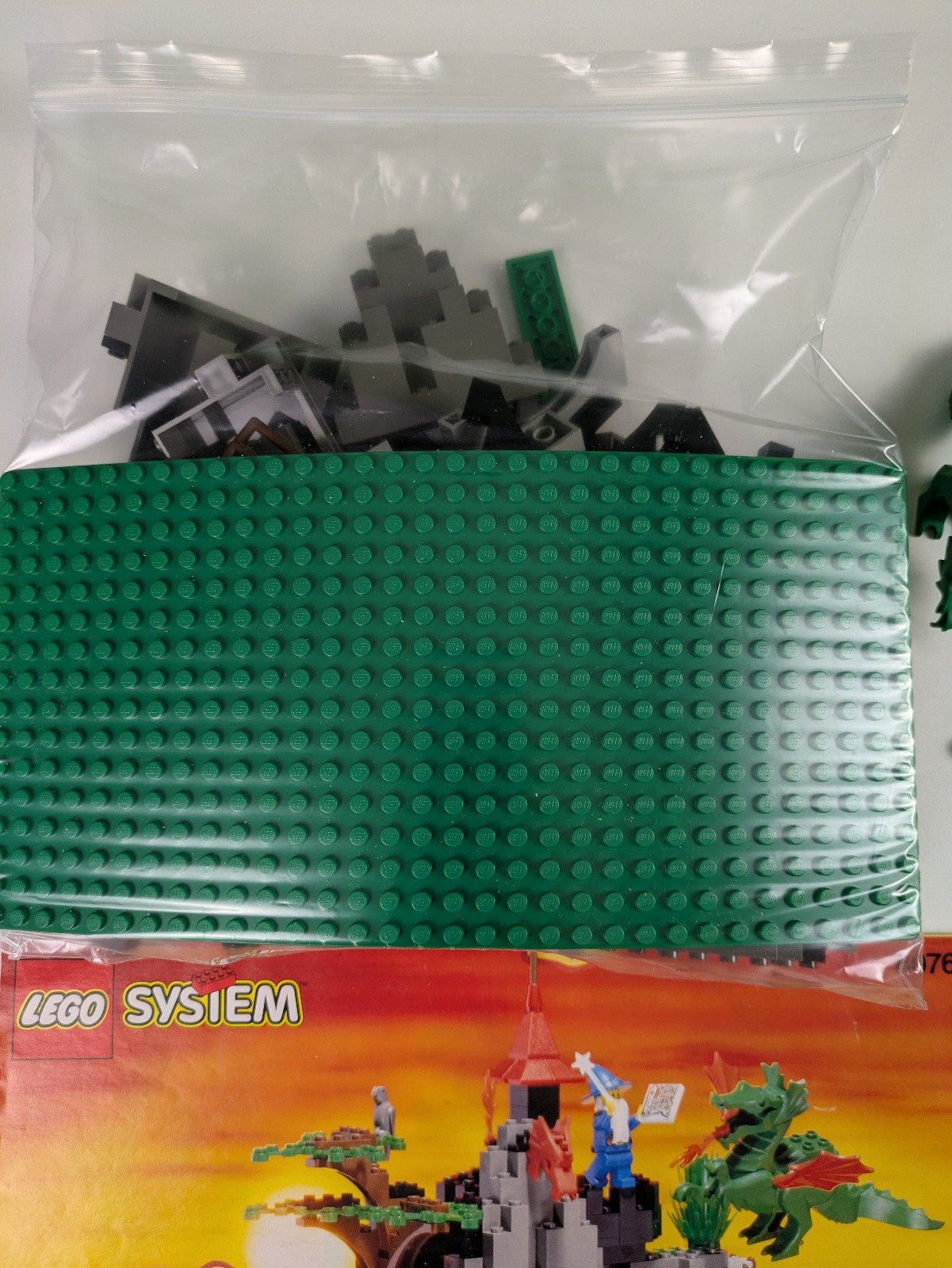 Lego Castle: Dragon Knights: Dark Dragon's Den Set 6076 - w/ Instructions