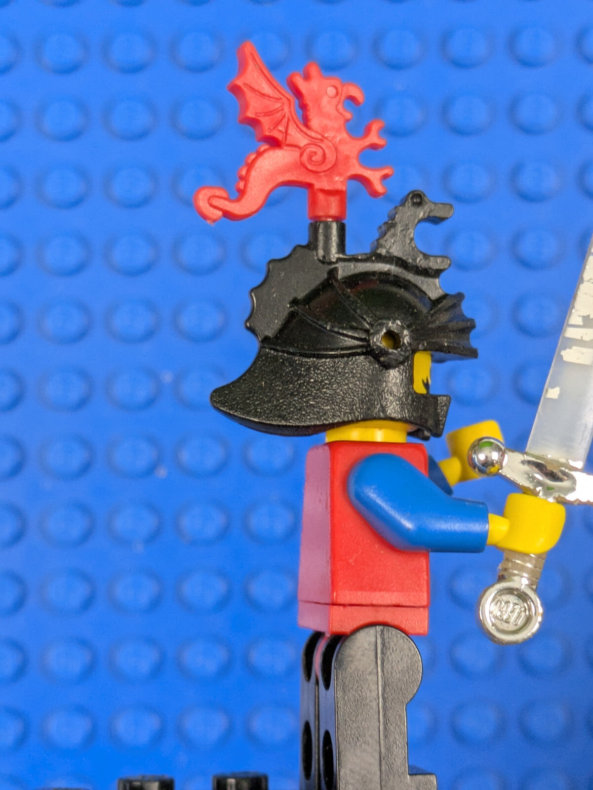 Lego Castle: Dragon Knights: Knight 2 - Black Dragon Helmet cas017a Set 6076