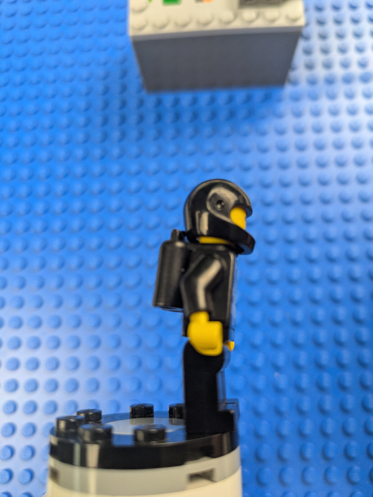 Lego Space: Blacktron I: Blacktron I Reissue Yellow Hands sp001new Set 5000440