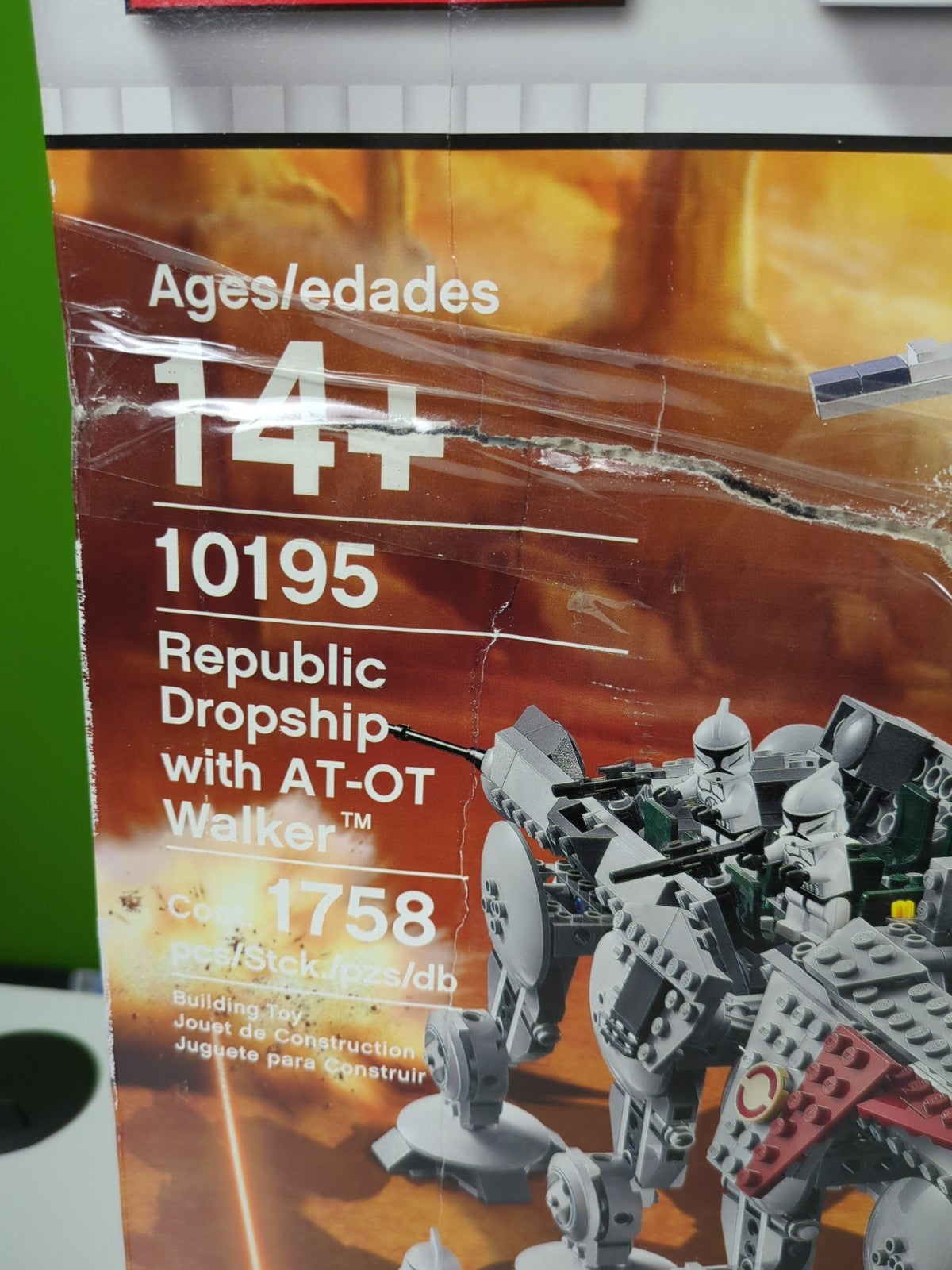 Lego Star Wars: The Clone Wars: Republic Dropship with AT-OT 10195 - BRAND NEW