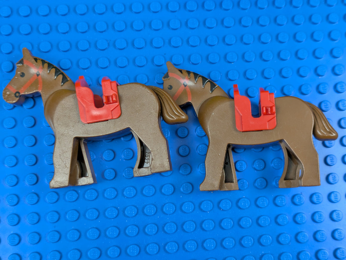 Lego Town: Recreation: Horse with Black Eyes (2x) 4493c01pb01 Set 6355