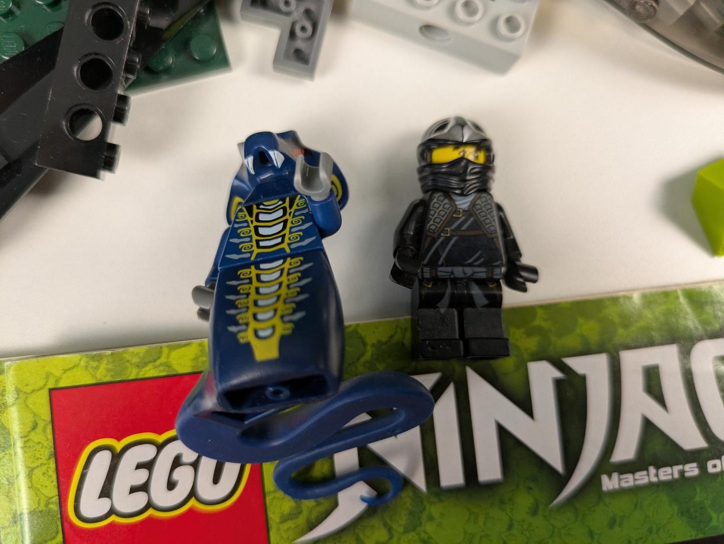 Lego NINJAGO: Rise of the Snakes: Cole's Tread Assault Set 9444 - Incomplete Set