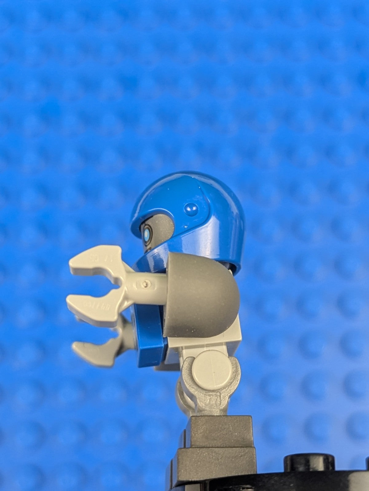 Lego NEXO KNIGHTS: Clay Bot - Dark Bluish Gray Shoulders nex090 Set 70351