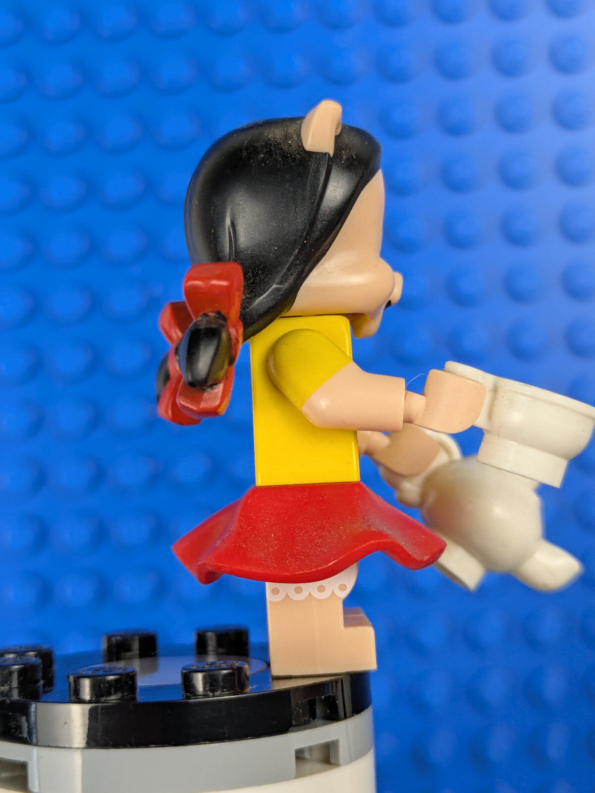 Lego Collectible Minifigures: Looney Tunes: Petunia Pig collt11 Set 71030
