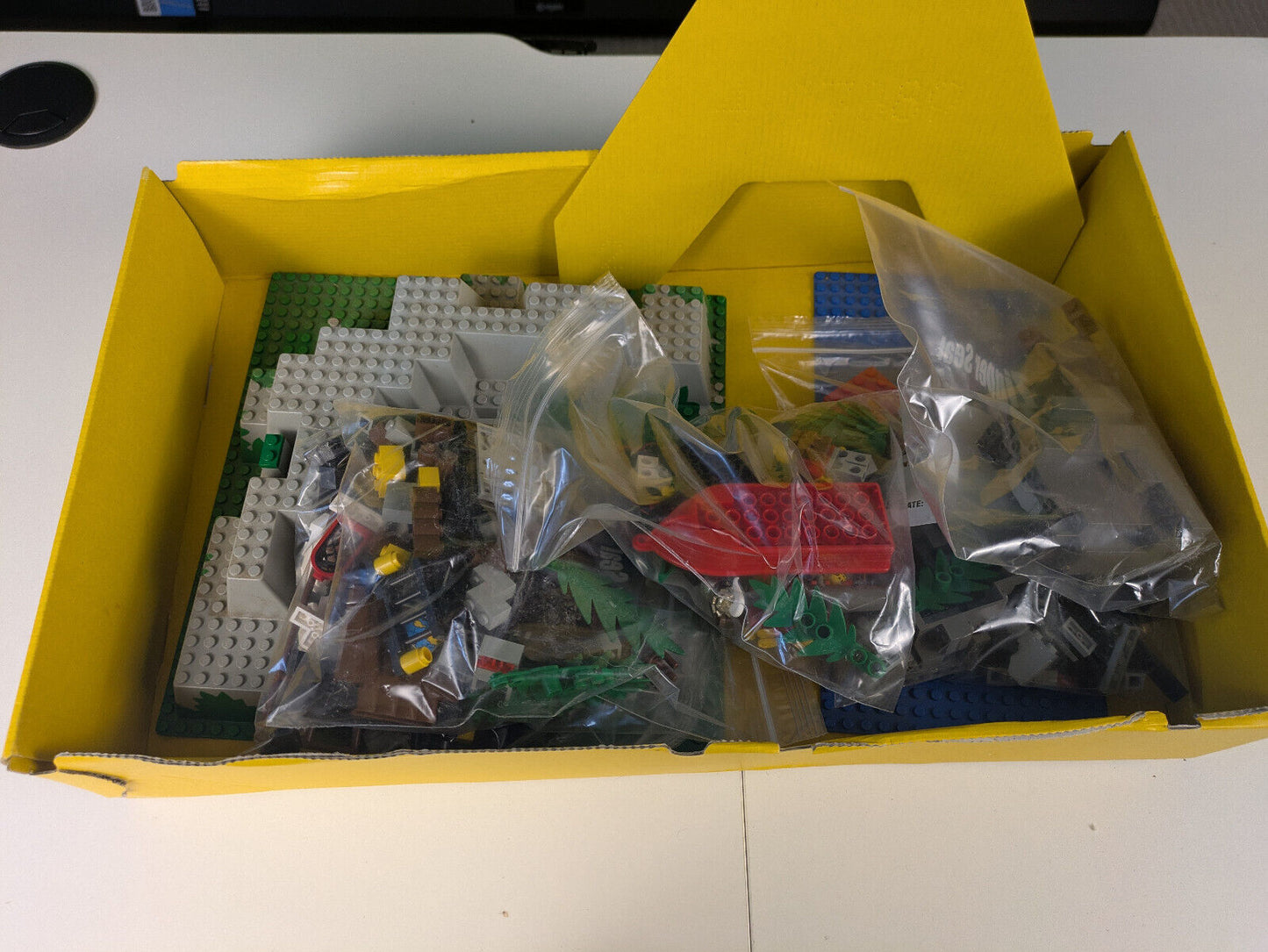 Lego Pirates: Pirates I: Pirates Perilous Pitfall Set 6281