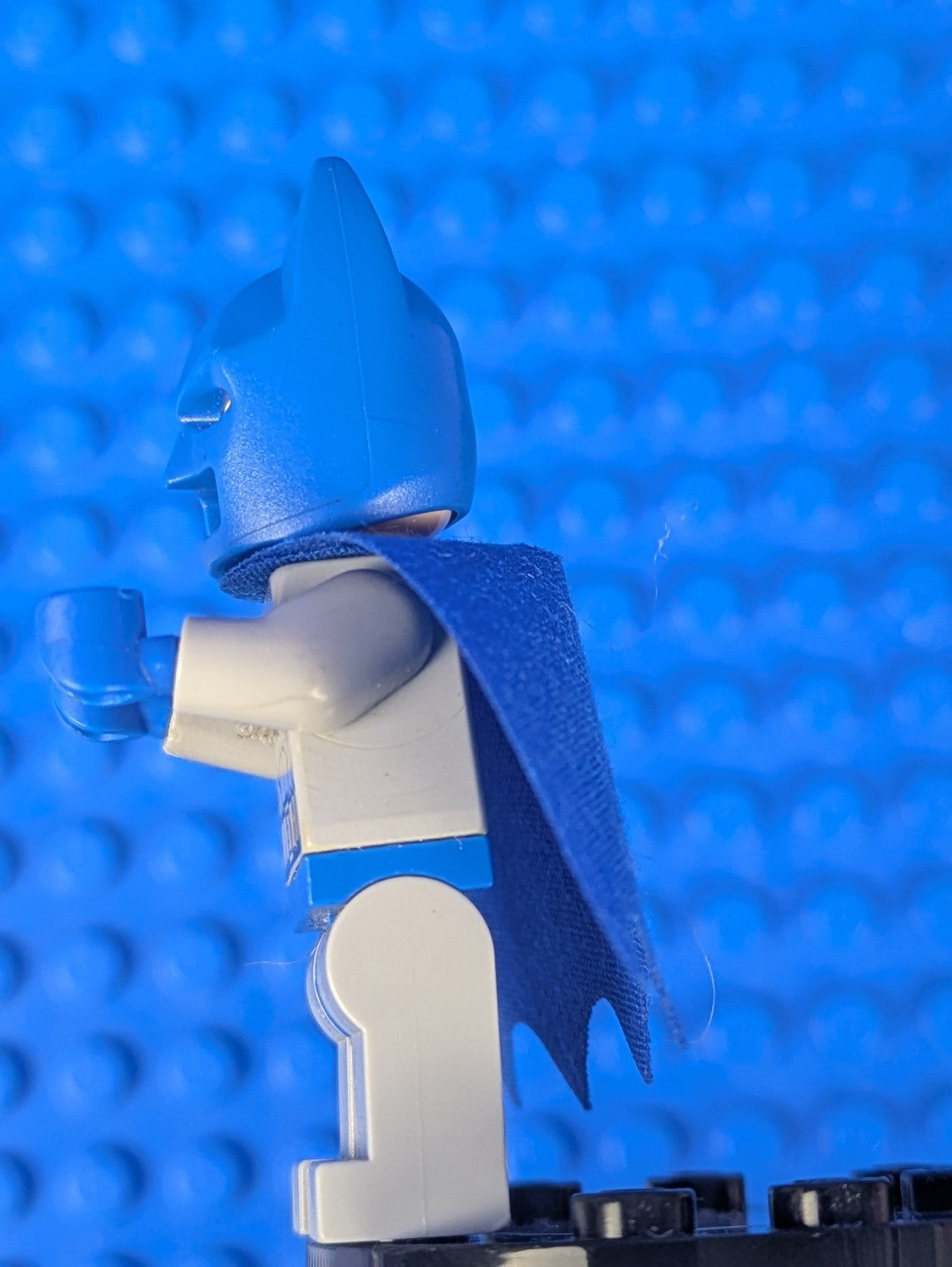 Lego Super Heroes: Batman II: Batman - Light Bluish Gray Suit sh0111 Set 10672