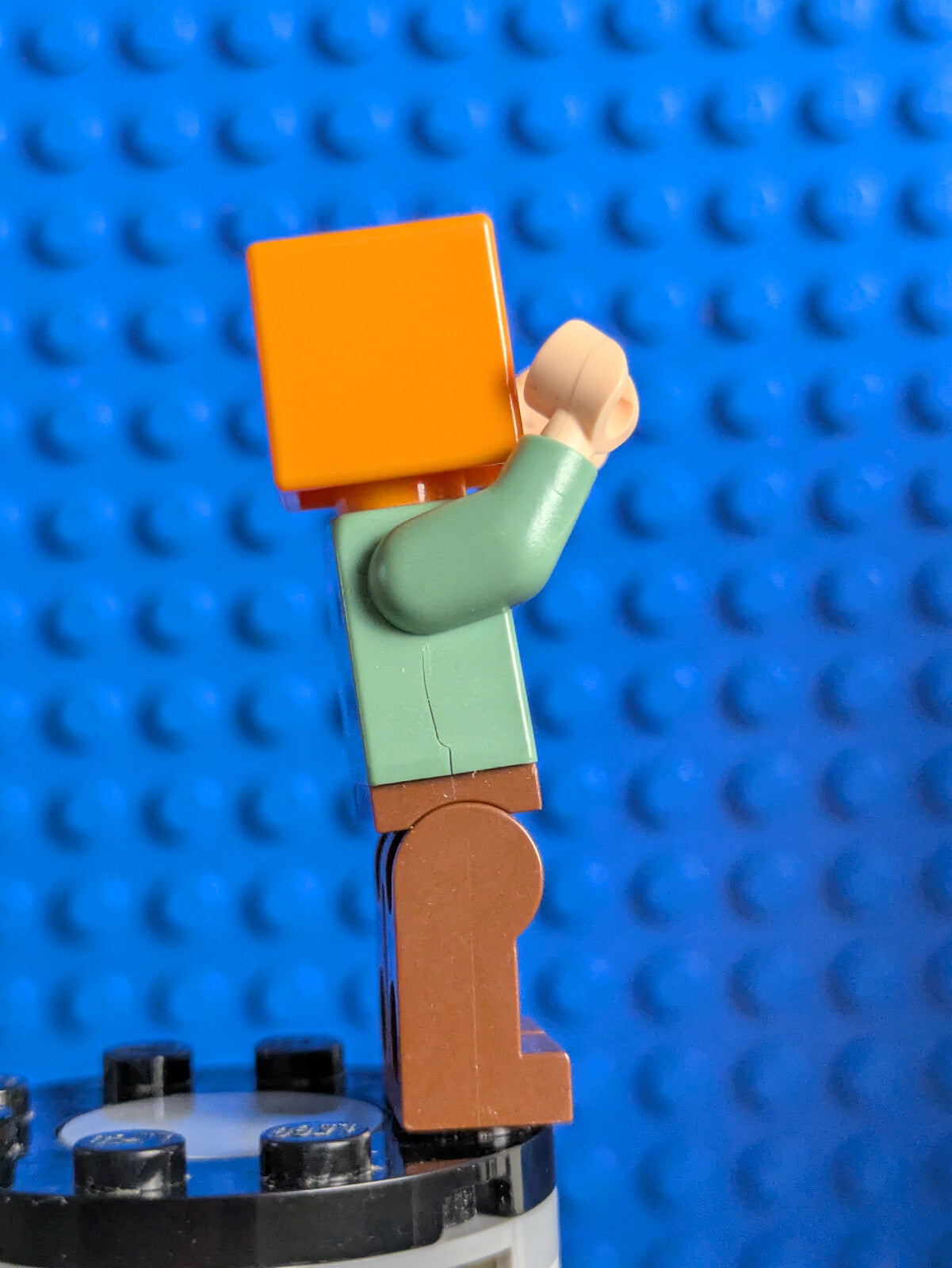 Lego Minecraft: Alex - Reddish Brown Legs min017 Sets 21121, 662308
