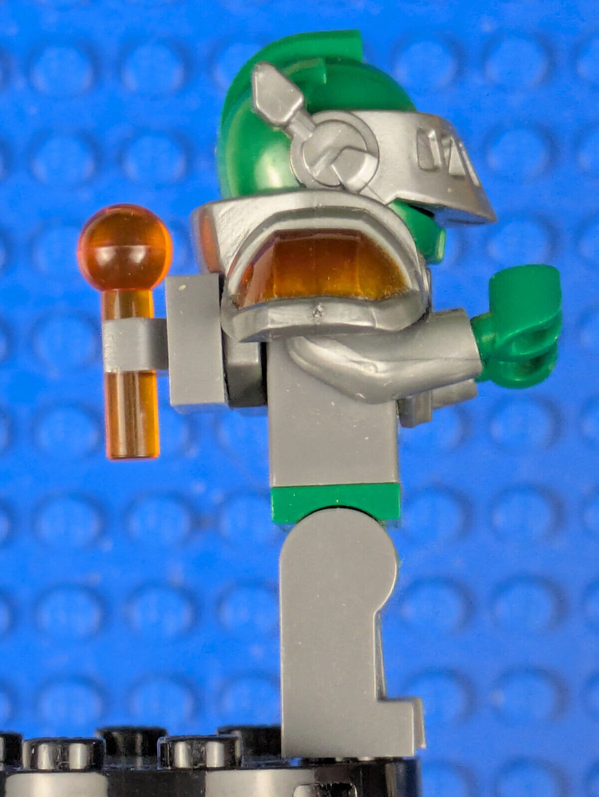 Lego NEXO KNIGHTS: Aaron Fox - Flat Silver Visor and Armor nex025 Set 70325