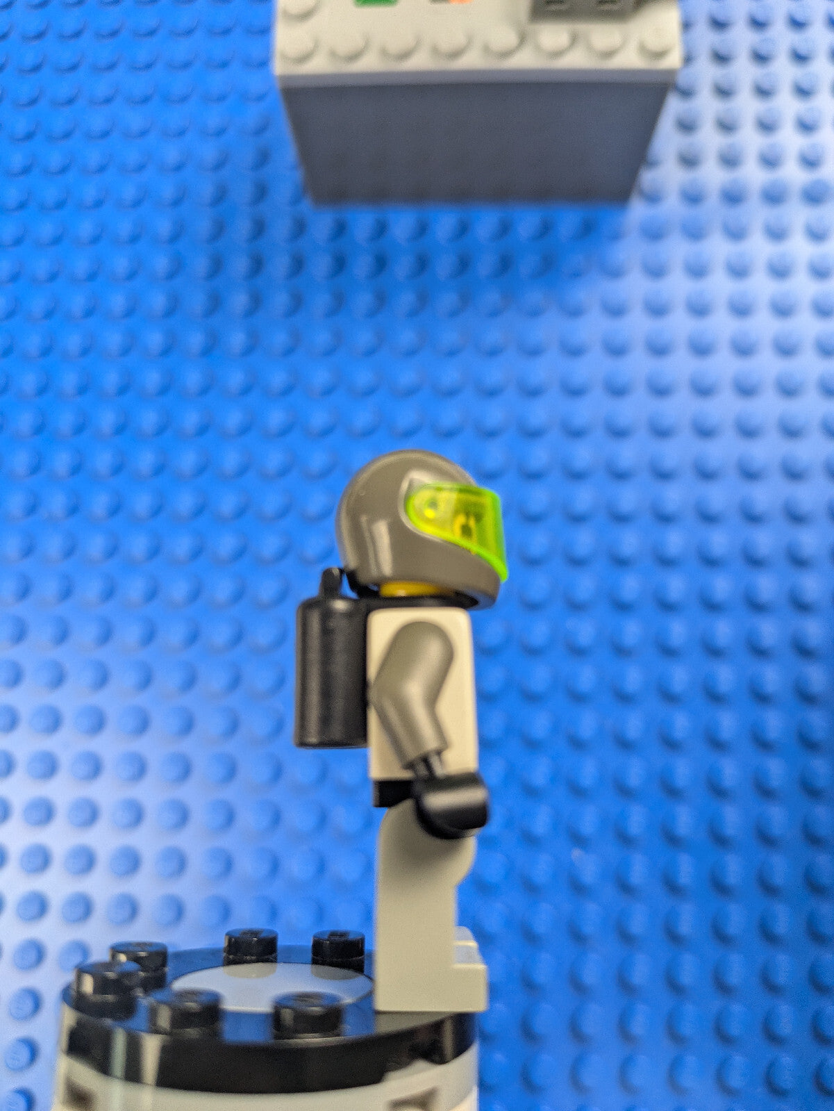Lego Space: Exploriens: Exploriens - Dark Gray Helmet sp008 Set 6982