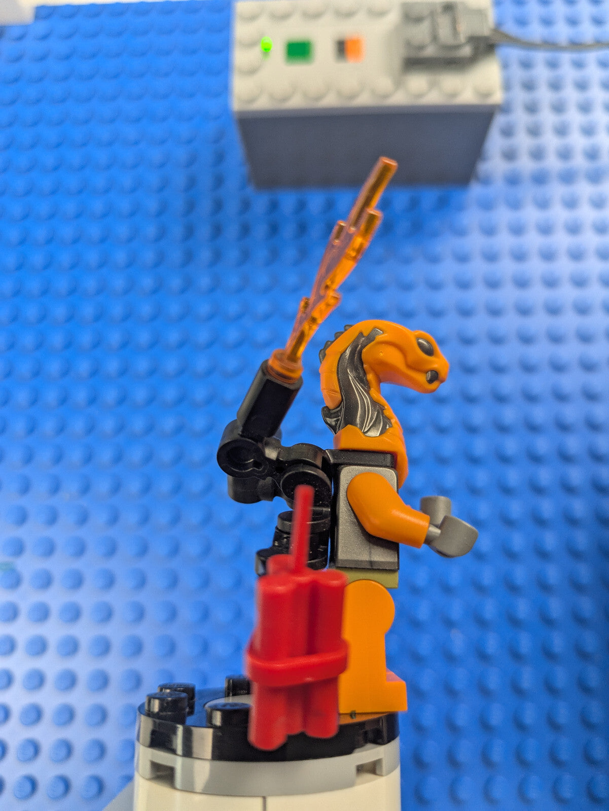 Lego NINJAGO: Core: Cobra Mechanic - Harness Torso njo0738 Set 71776