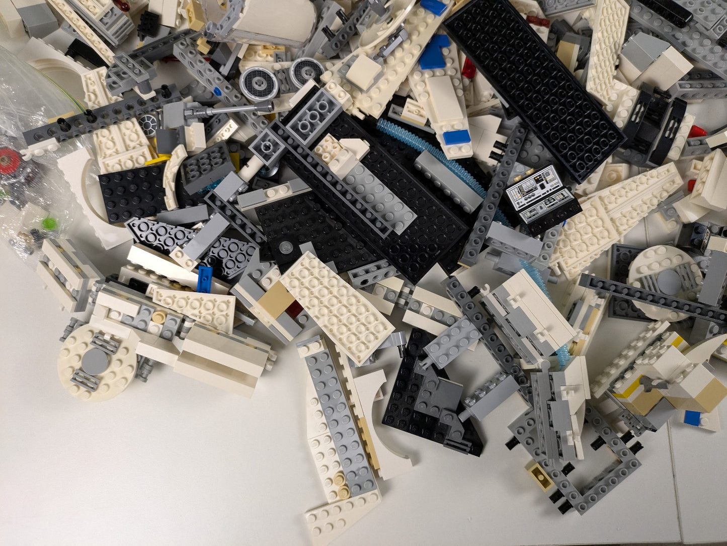 Lego Star Wars: Solo: Kessel Run Millennium Falcon Set 75212 - Ship Only