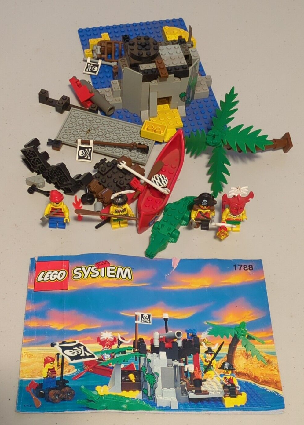 Lego pirate treasure 2025