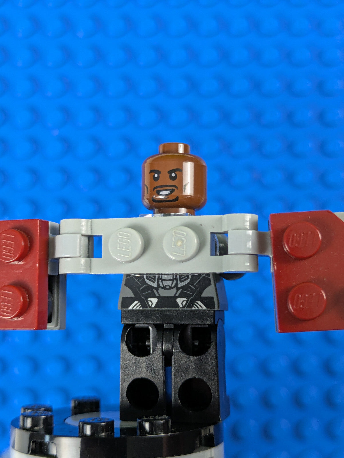 Lego Super Heroes: Infinity War: Falcon - Dark Bluish Gray sh0503 Set 76104