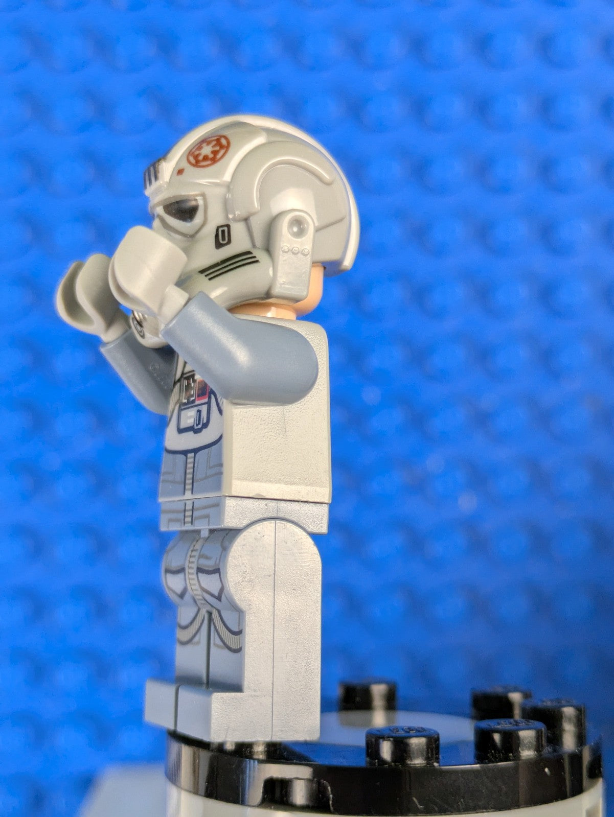 Lego Star Wars: AT-AT Driver - Dark Red Imperial Logo sw1105 Set 75288