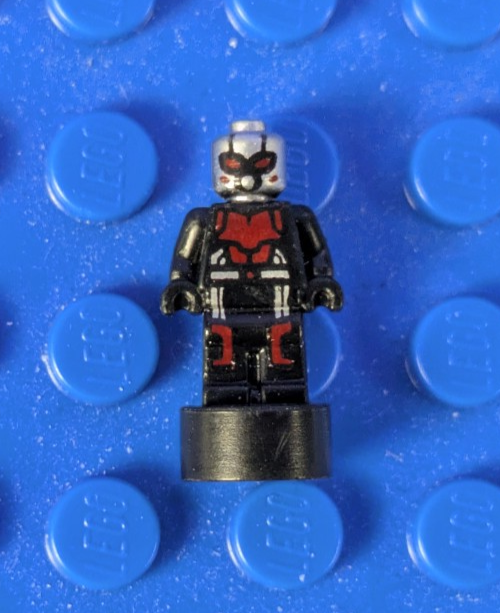 Lego Super Heroes: Captain America Civil War: Ant-Man (Scott Lang) Statuette