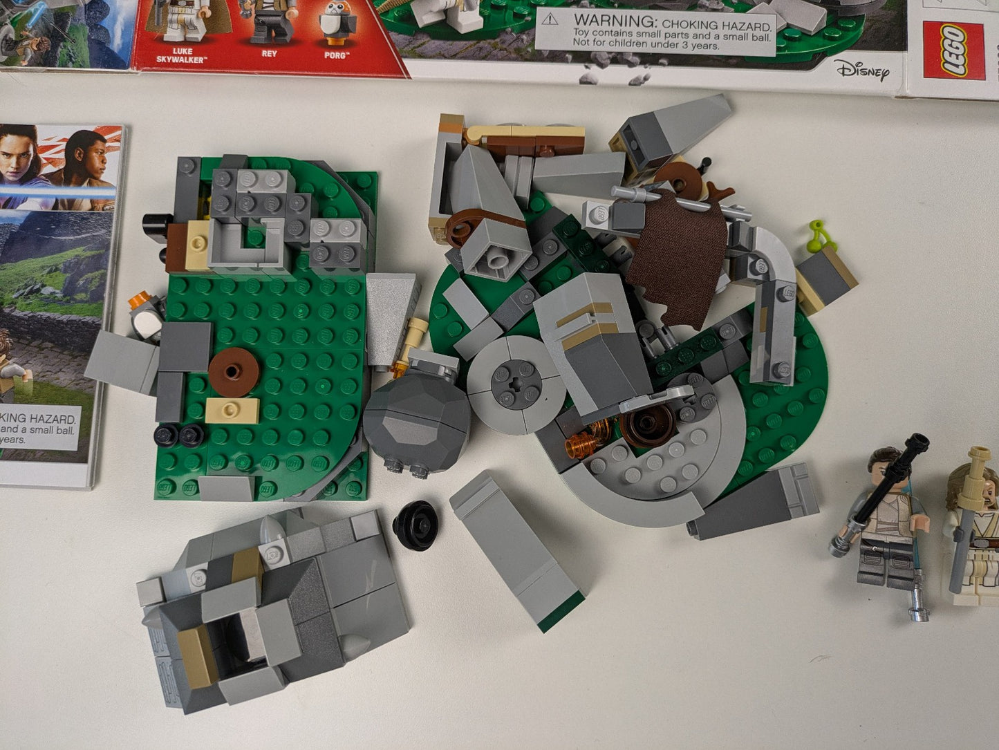 Lego Star Wars: Episode 8: Ahch-To Island Training Set 75200 - Complete Set