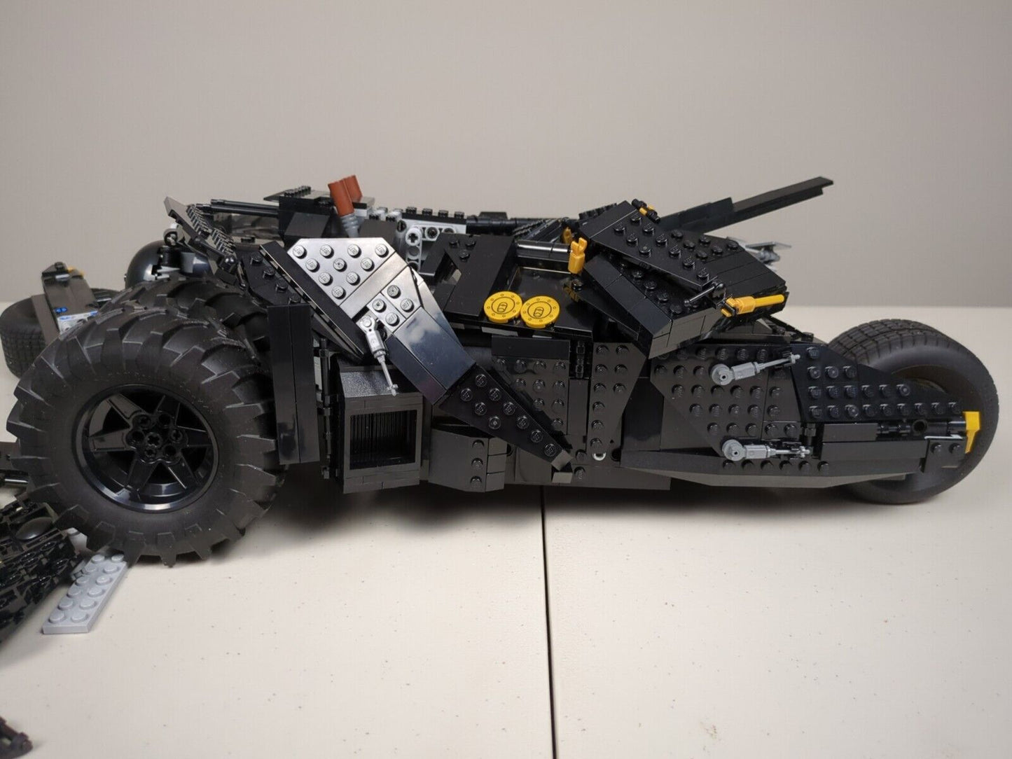 Lego Super Heroes: The Dark Knight Trilogy: Batman Batmobile Tumbler Set 76240