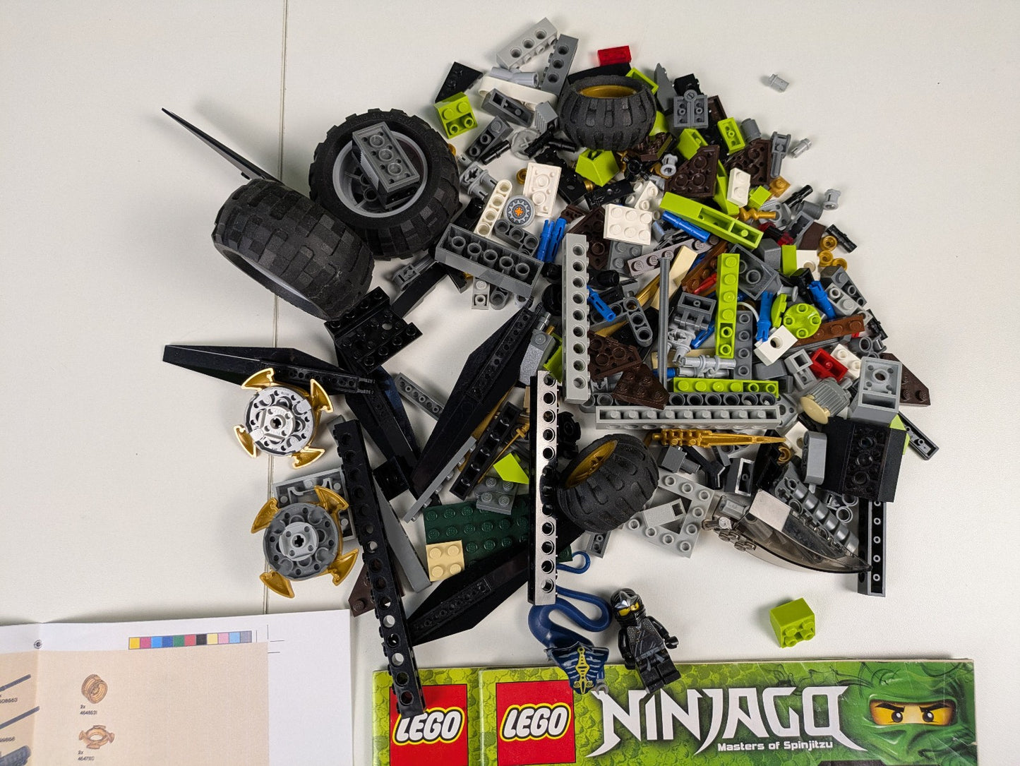 Lego NINJAGO: Rise of the Snakes: Cole's Tread Assault Set 9444 - Incomplete Set