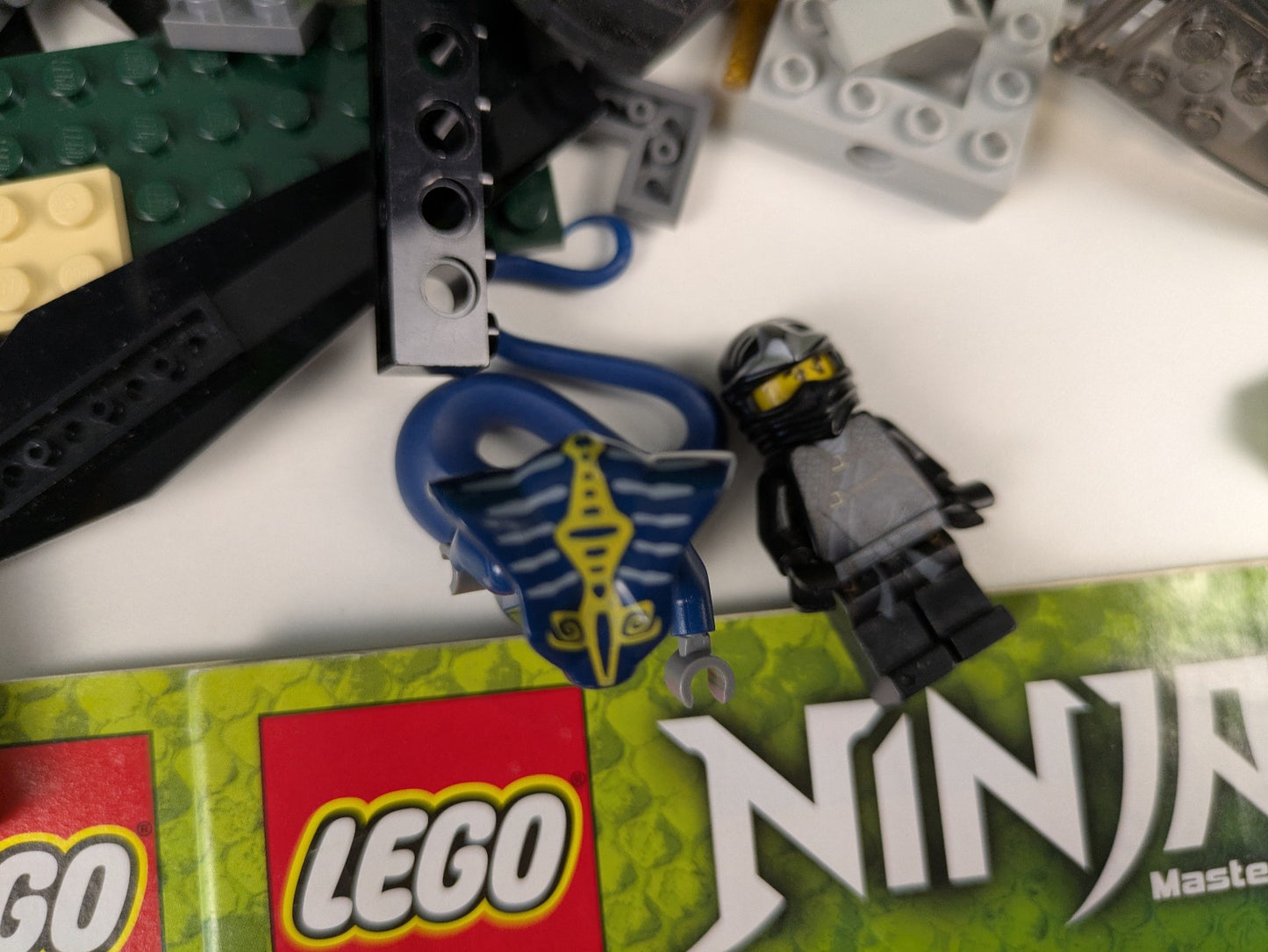 Lego NINJAGO: Rise of the Snakes: Cole's Tread Assault Set 9444 - Incomplete Set