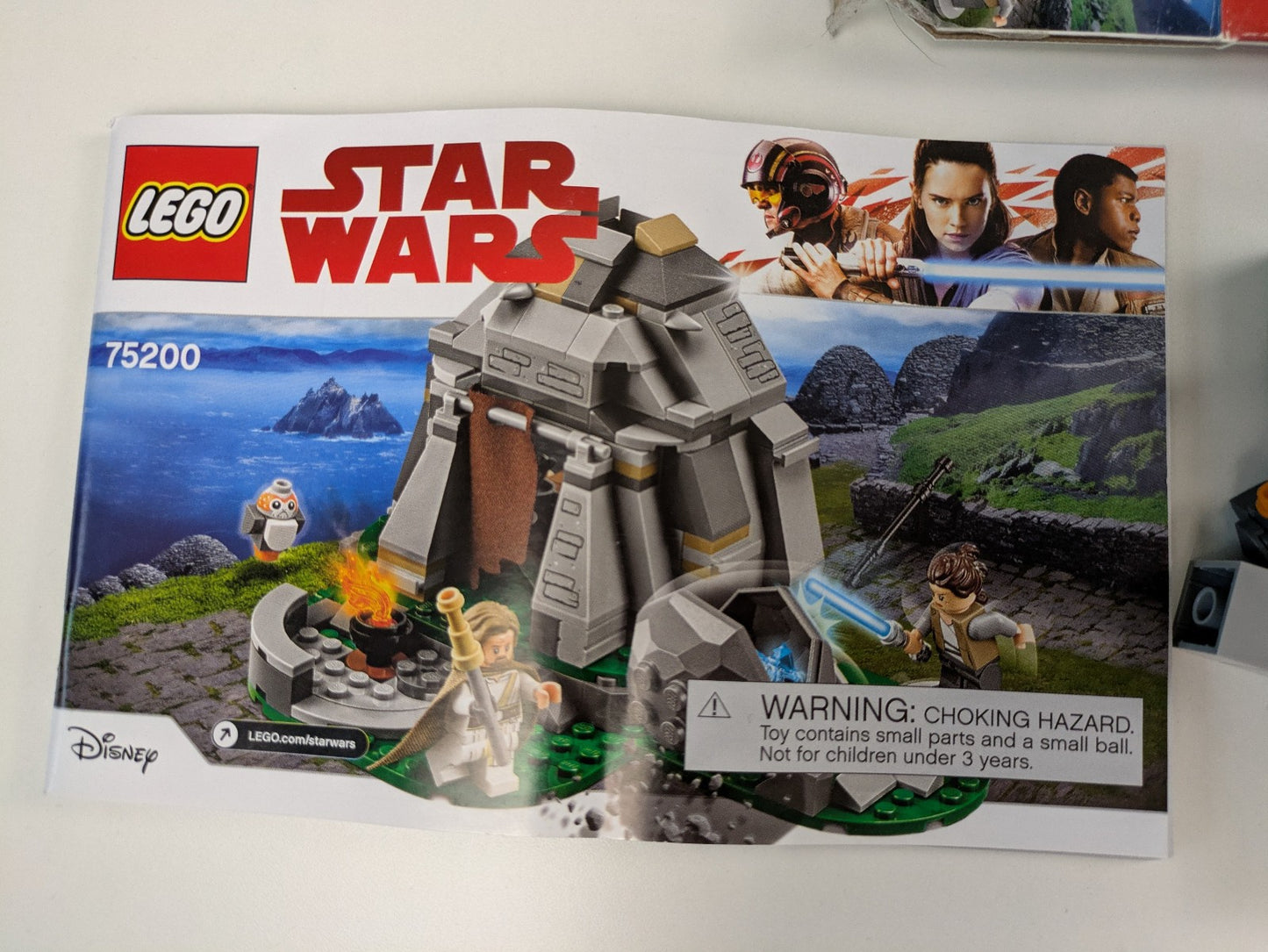 Lego Star Wars: Episode 8: Ahch-To Island Training Set 75200 - Complete Set