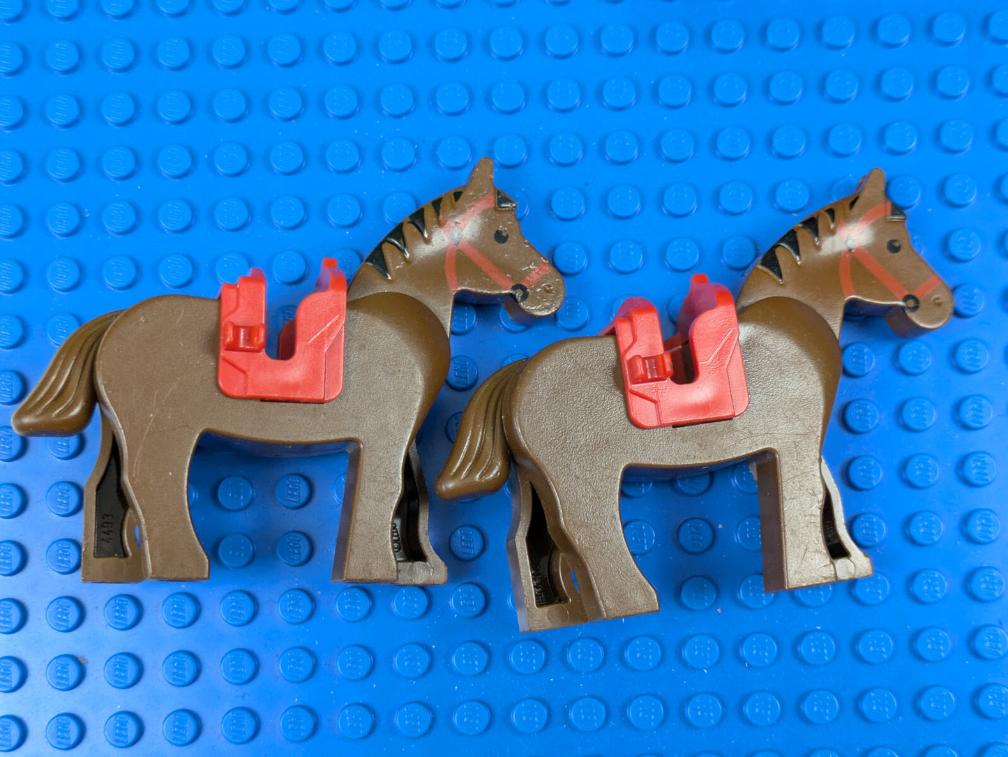 Lego Town: Recreation: Horse with Black Eyes (2x) 4493c01pb01 Set 6355