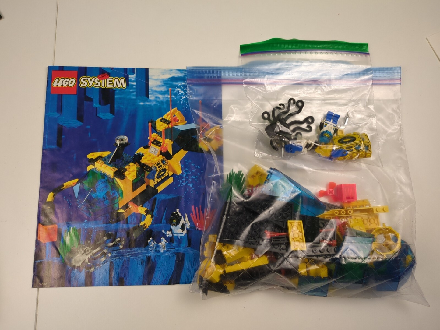 Lego Aquazone: Aquanauts: Crystal Explorer Sub Set 6175 - w/ Instructions