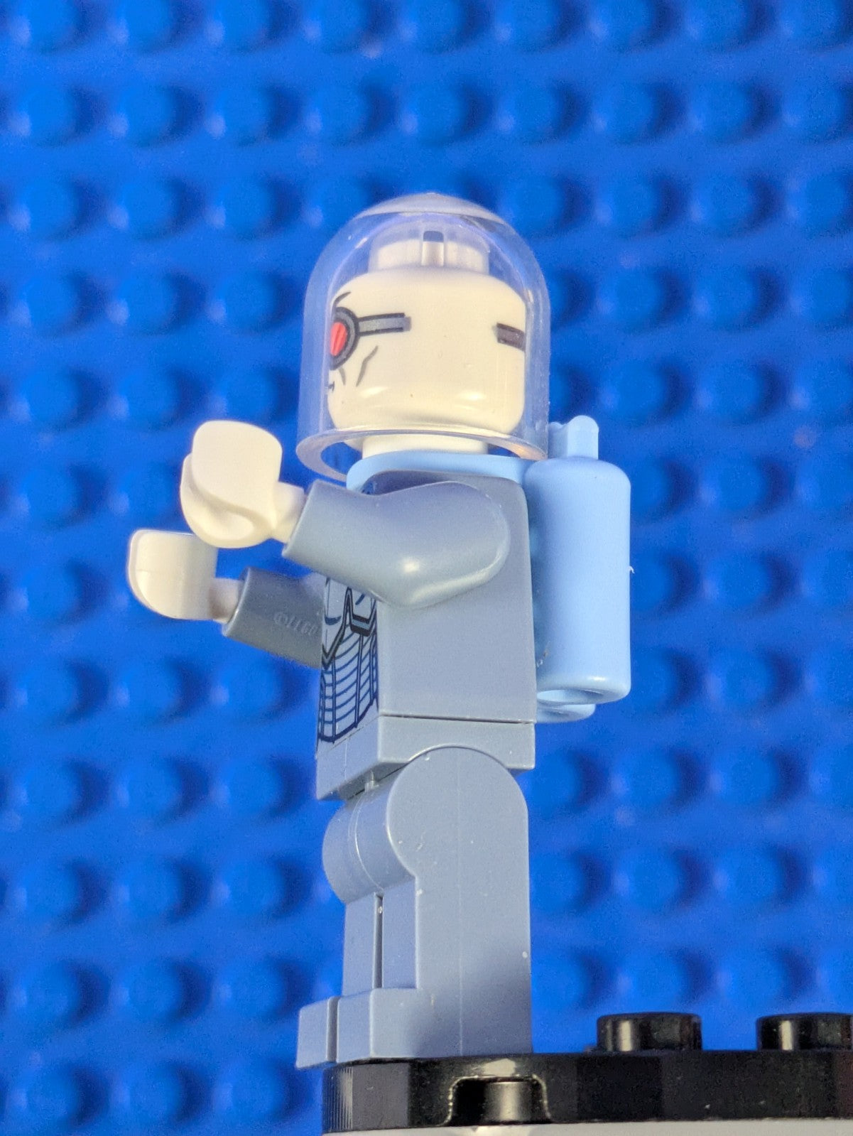 Lego Super Heroes: Batman II: Mr. Freeze - Sand Blue Outfit sh1082 Set 76300