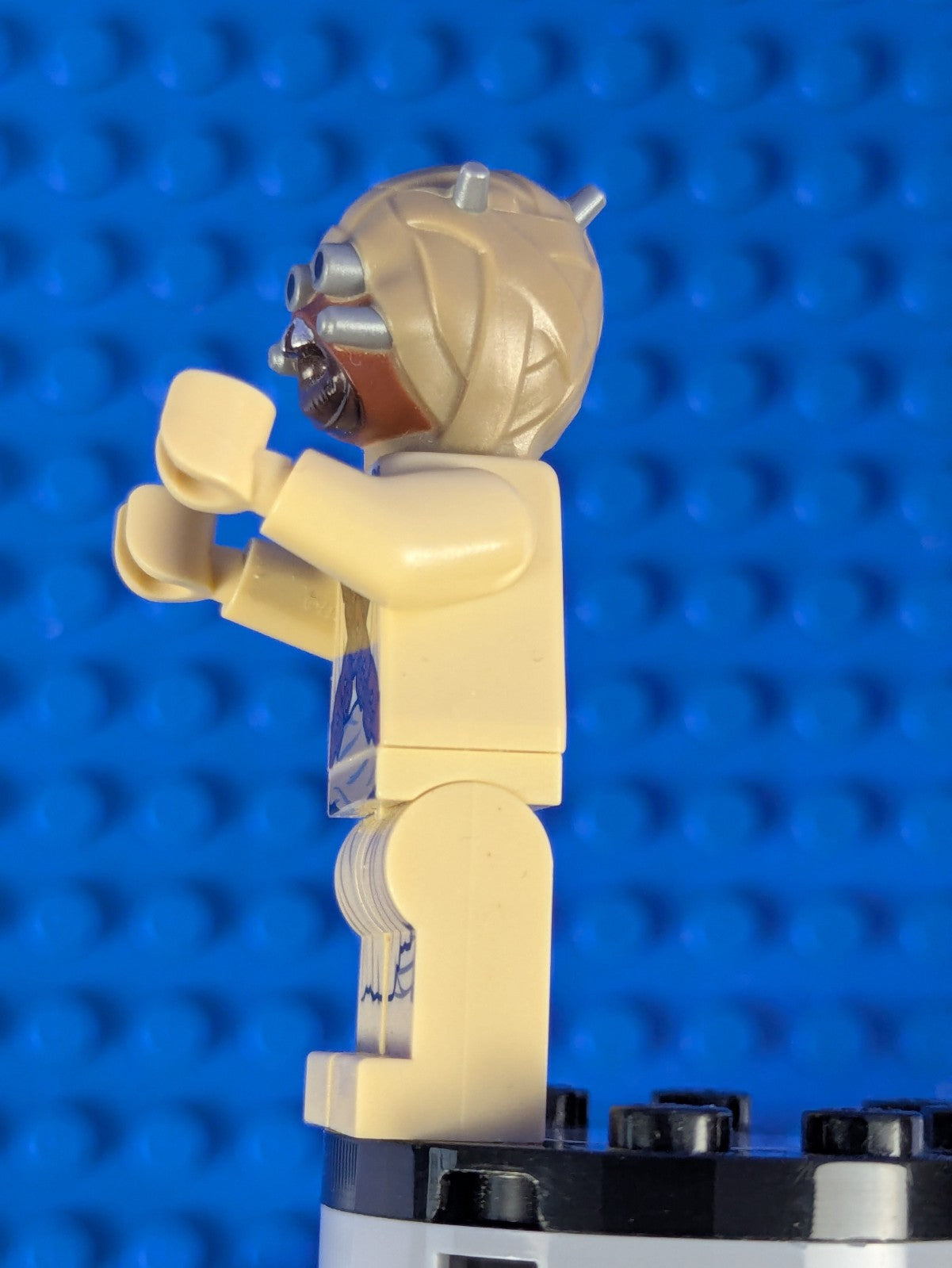 Lego Star Wars: Tusken Raider - Dark Tan Head Crossed Belts sw0620 Set 75081