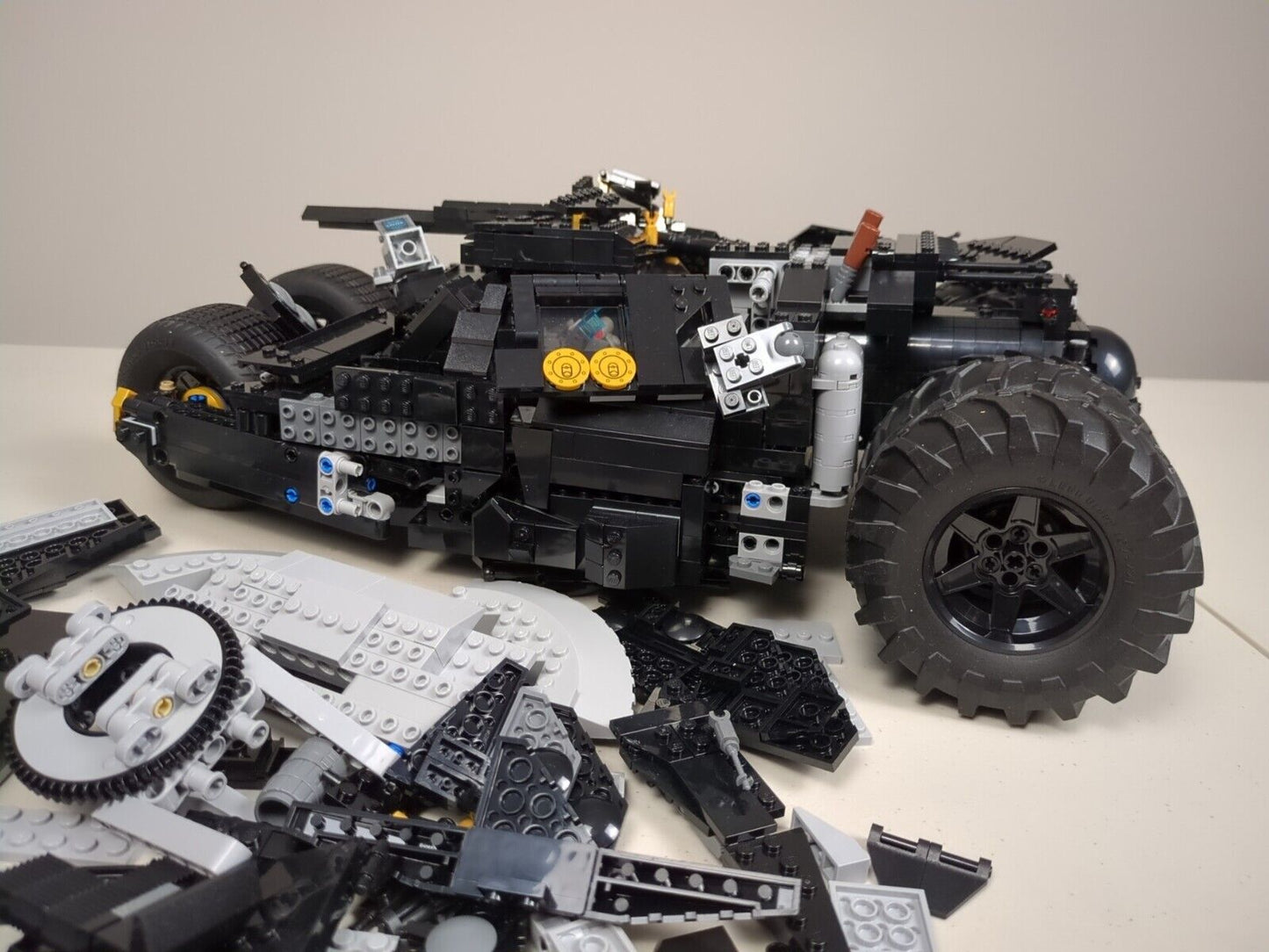 Lego Super Heroes: The Dark Knight Trilogy: Batman Batmobile Tumbler Set 76240