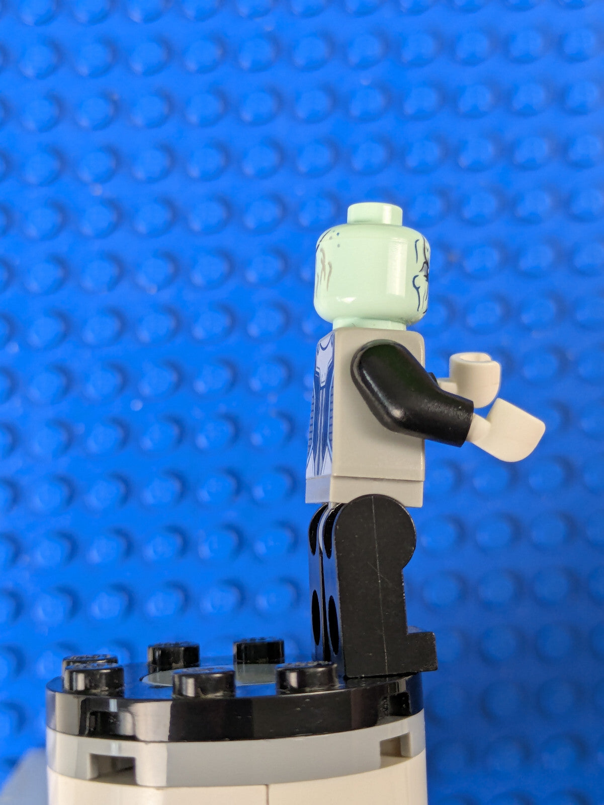 Lego Super Heroes: Infinity War: Ebony Maw - Light Aqua Head sh0508 Set 76108