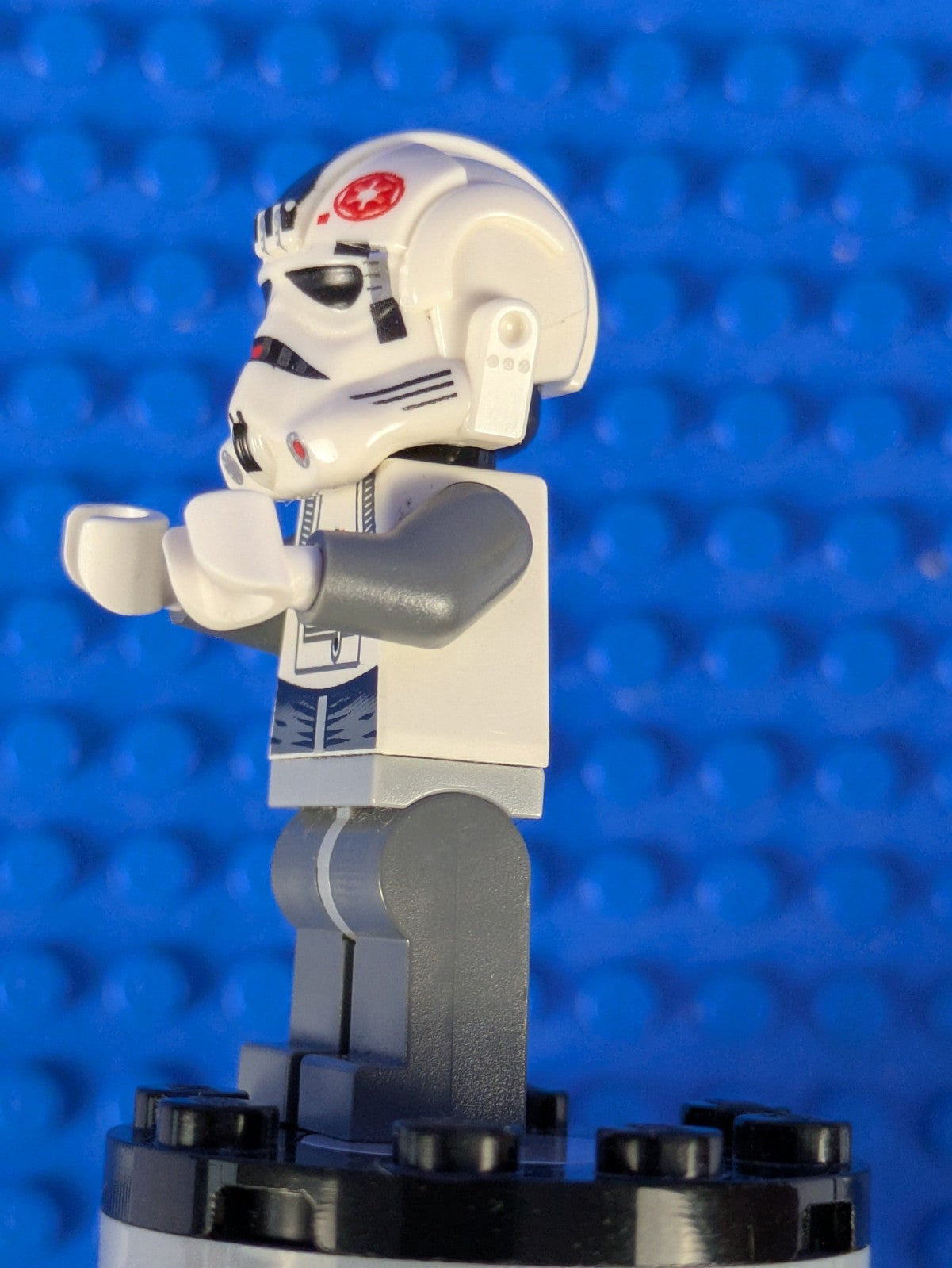 Lego Star Wars: Episode 4-6: AT-AT Driver - Red Imperial Logo sw0262 Set 8129