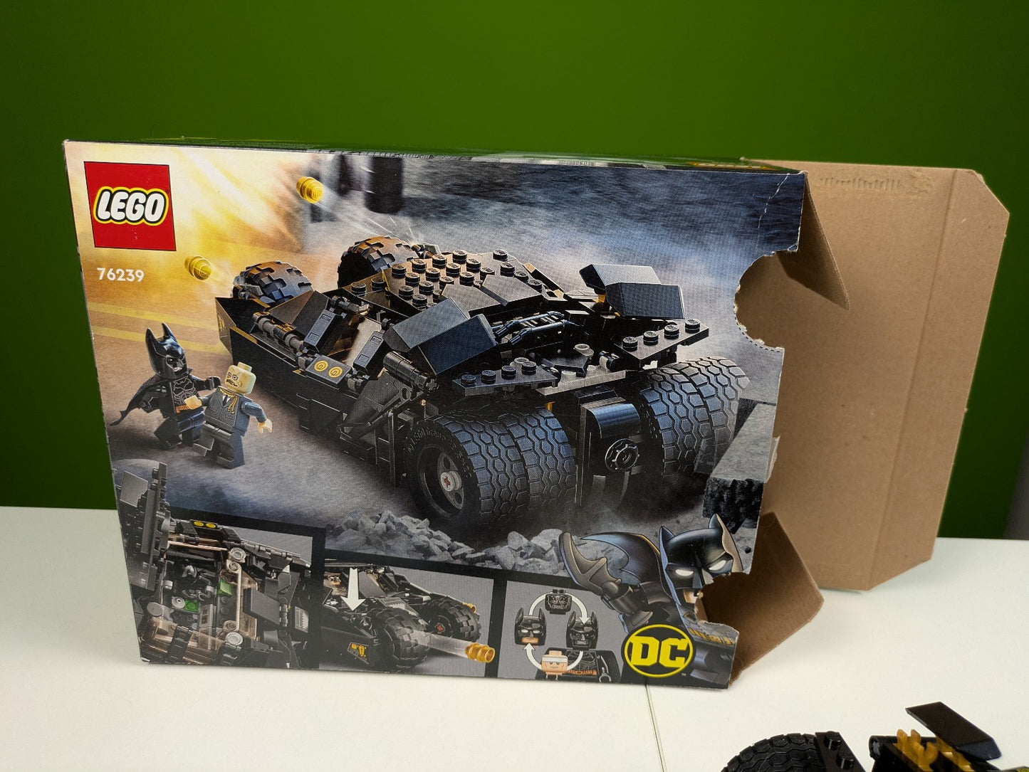 Lego Super Heroes: Batmobile Tumbler: Scarecrow Showdown Set 76239 Complete Set