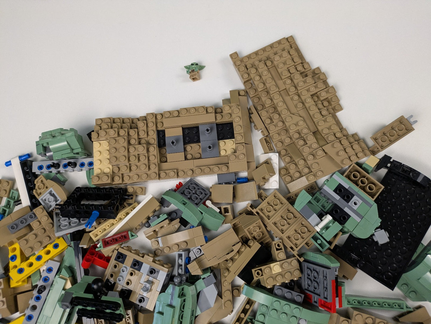 Lego Star Wars: The Mandalorian: The Child Set 75318 - Complete Set