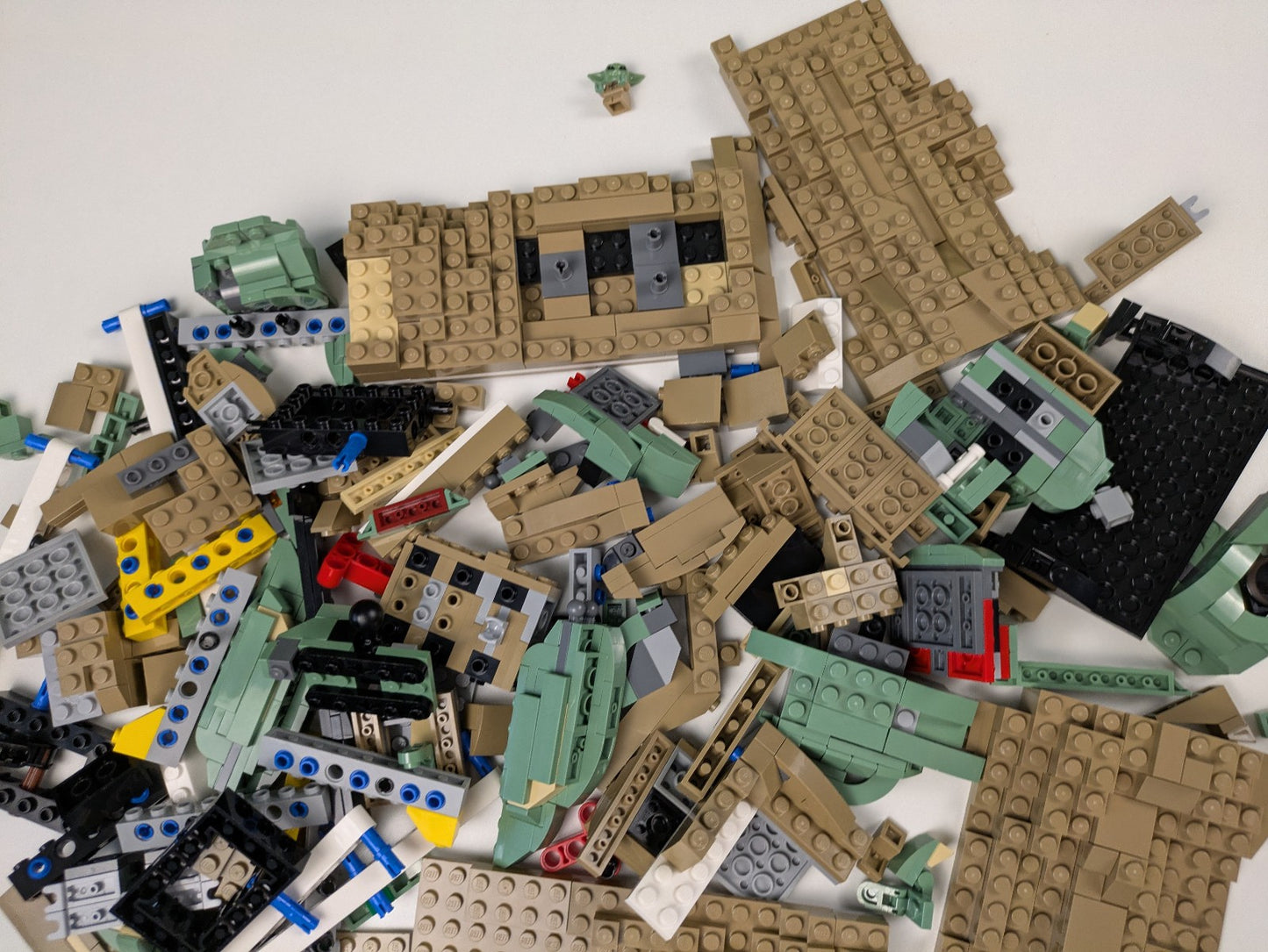 Lego Star Wars: The Mandalorian: The Child Set 75318 - Complete Set
